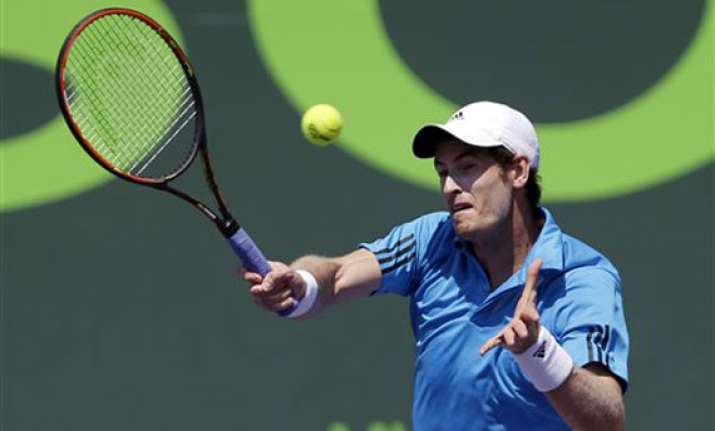 andy murray reaches 4th round at sony open