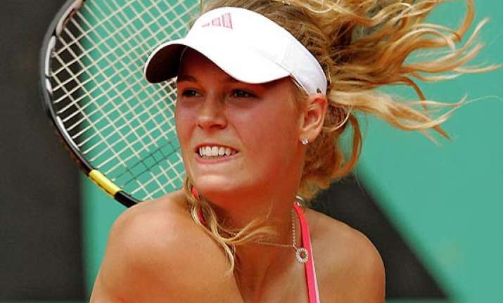 caroline wozniacki reaches third round