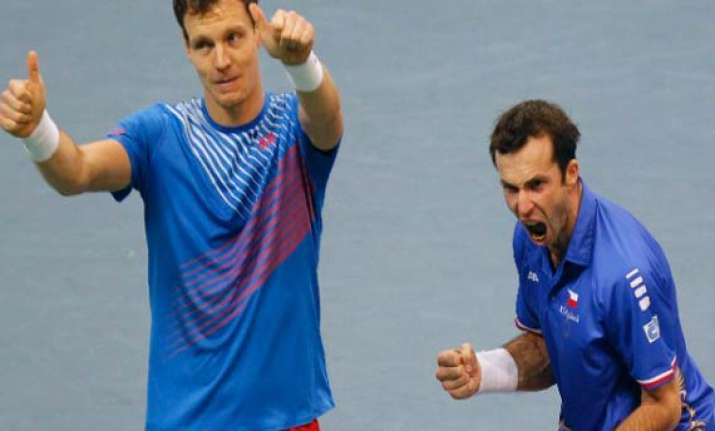 davis cup czech republic lead netherlands 2 1