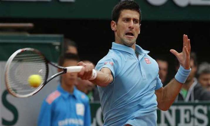 djokovic sharapova reach 2nd round at french open