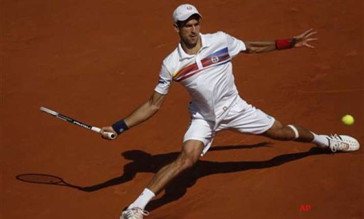 djokovic storms into quarter finals