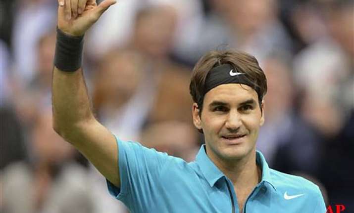 federer ousts de bakker at abn amro