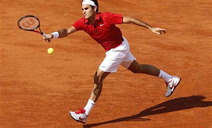 federer earns a chance to end djokovic s streak