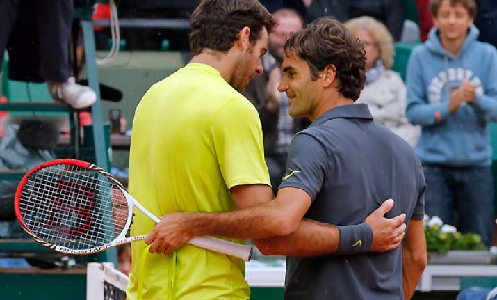 federer comes back to beat del potro in paris