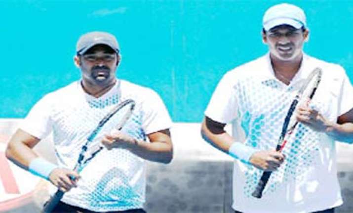 french open paes bhupathi enter second round