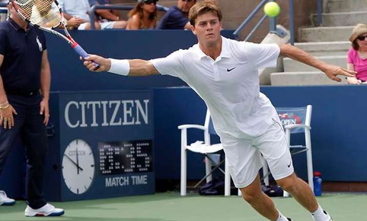 harrison ousts russell to reach quarters