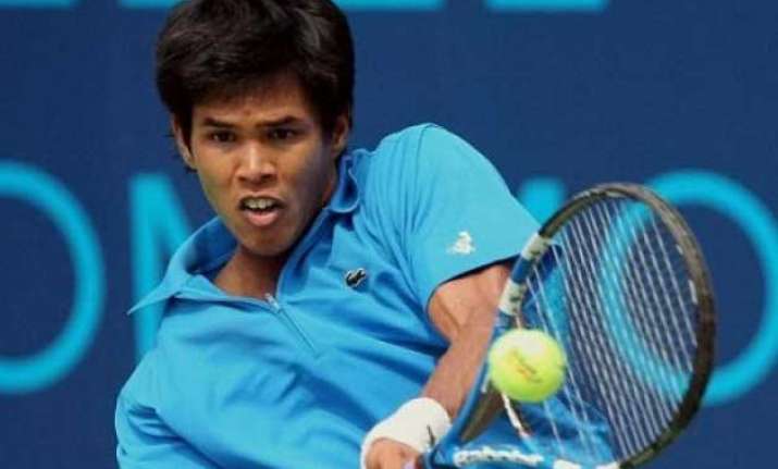 davis cup somdev brings india back beats daniell to level