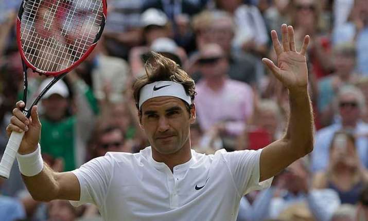 roger federer beats andy murray in 3 sets to reach 10th