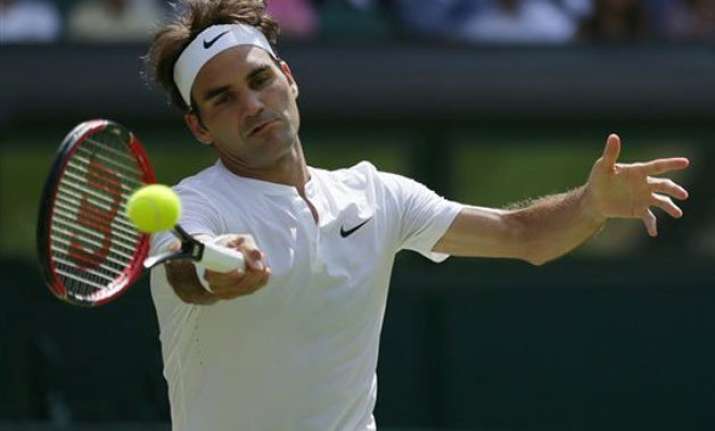 wimbledon 2015 roger federer beats sam groth to advance