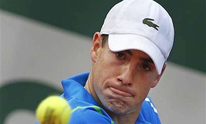 isner advances to 4th round at french open