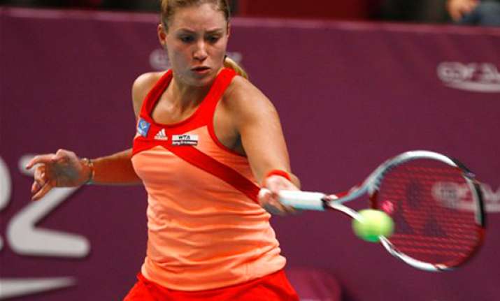 kerber stuns sharapova to reach paris semifinals