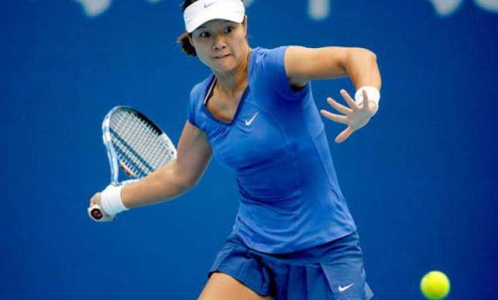 li na beats bartoli in opening match at hopman cup