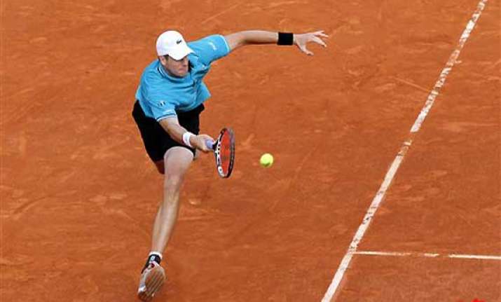 marathon man isner loses at french open