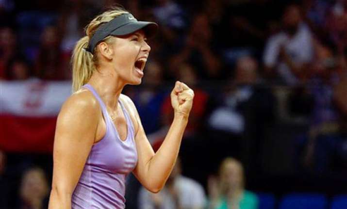 maria sharapova reaches semifinals in stuttgart