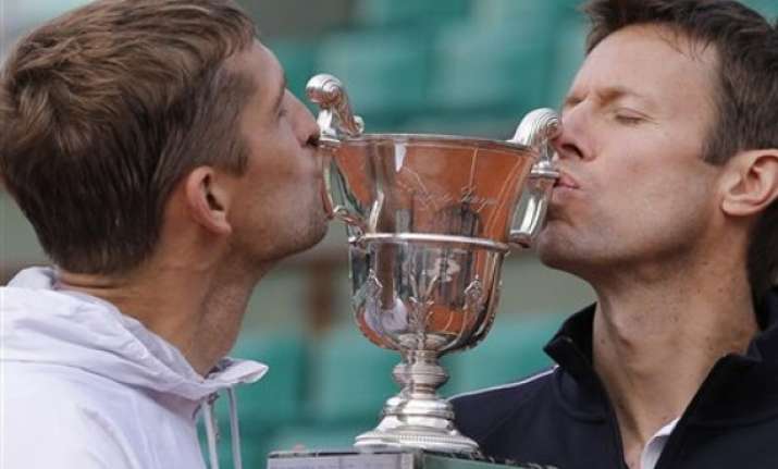 nestor mirnyi beat bryans for french open title