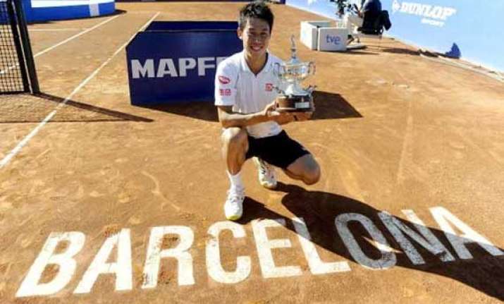 nishikori beats giraldo to win barcelona open