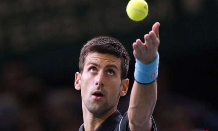 paris masters djokovic beats isner to reach quarterfinals