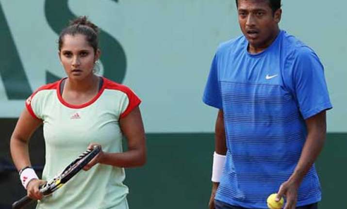 paes wins sania bhupathi crash out of wimbledon