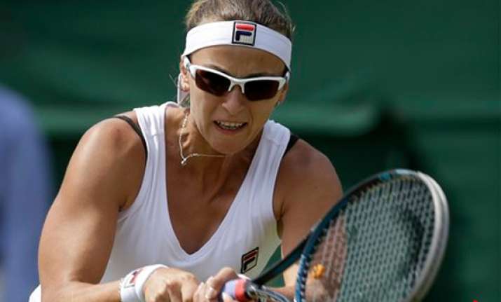 shvedova wins golden se vs errani at wimbledon