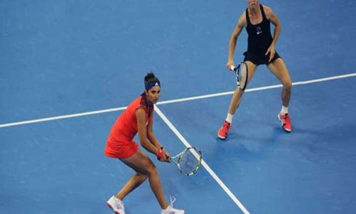 somdev crashes out mirza black through to portugal open