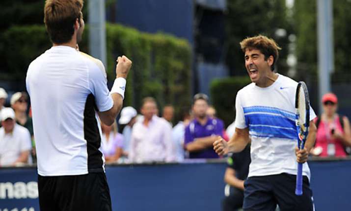 spain beats kazakhstan secures davis cup quarters