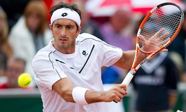 starace beats chela to reach quarters in croatia