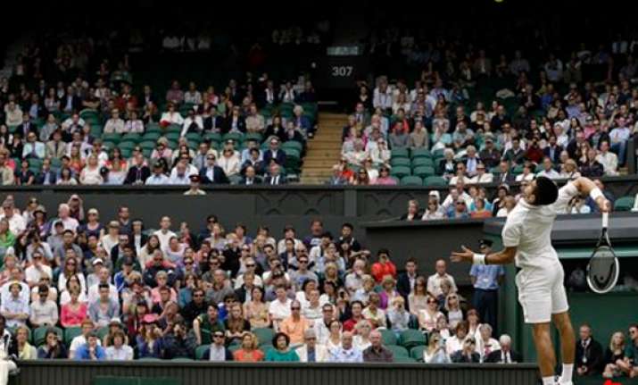 use of wimbledon roof has some players bewildered