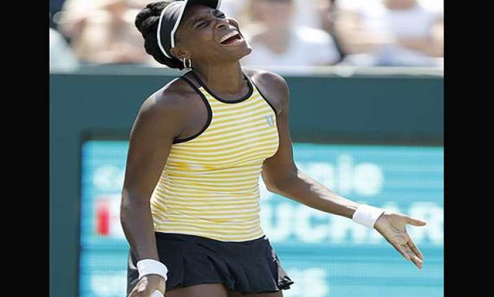 venus williams ousted at family circle cup