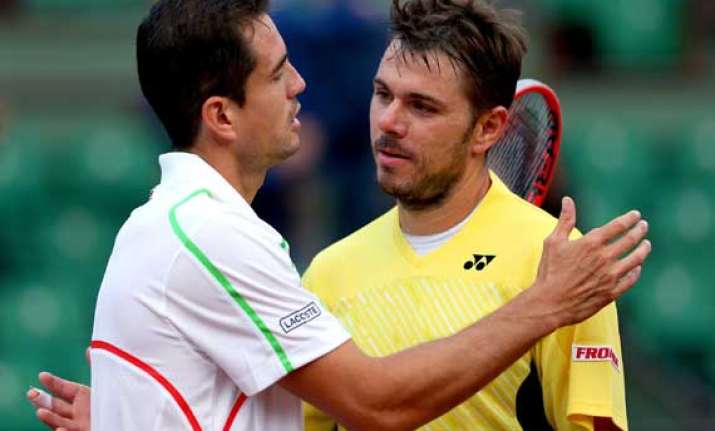wawrinka crashes out of french open