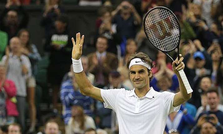 wimbledon roger federer easily advances to 3rd round