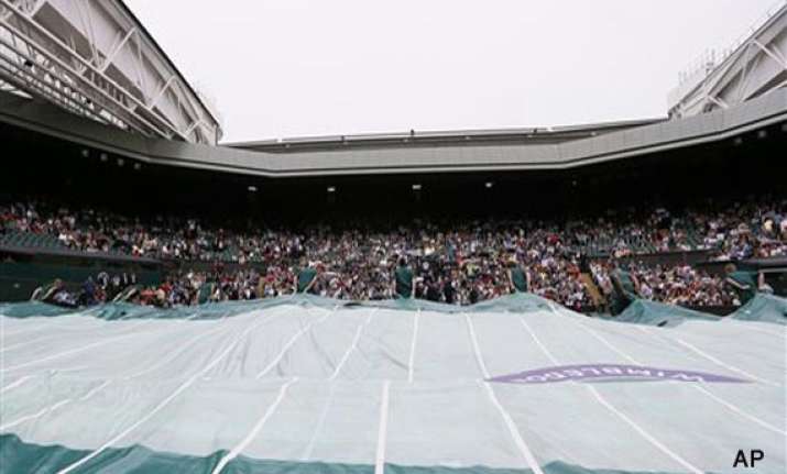 wimbledon roof shut over centre court