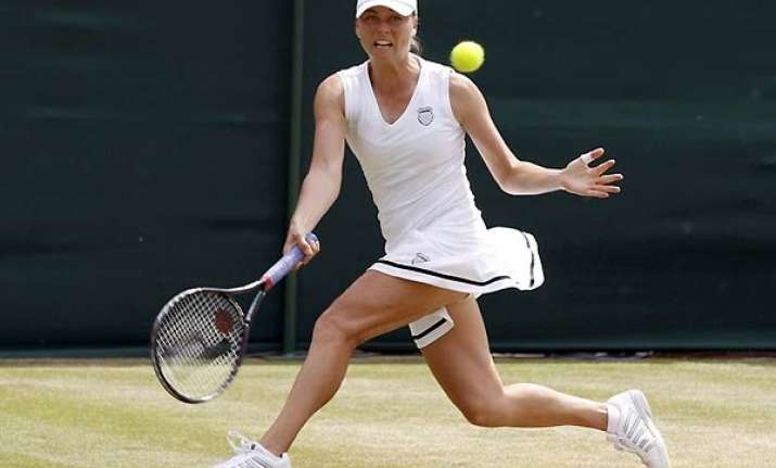 zvonareva beats craybas into r16 in carlsbad