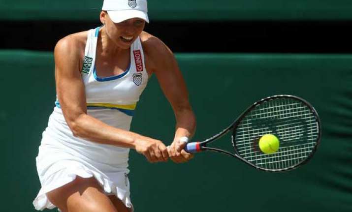 zvonareva defeats pervak to win baku cup final