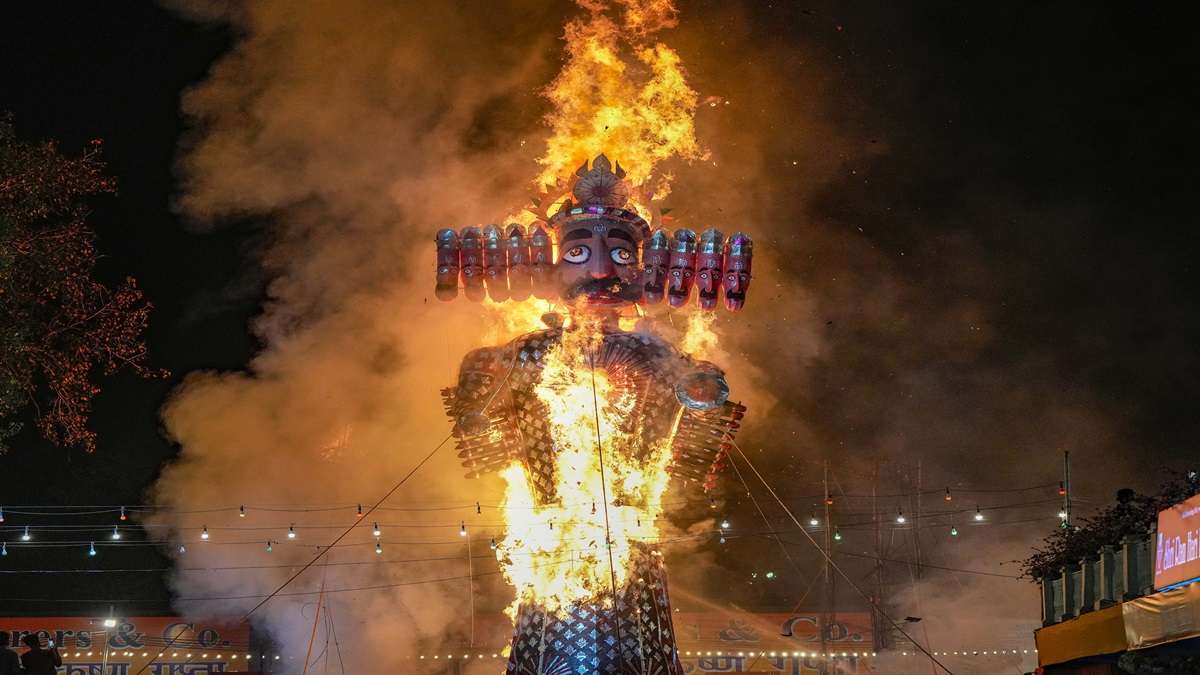 Dussehra Photos VIJAYADASHAMI pm mODI WISHES ravan dahan images dasara ...