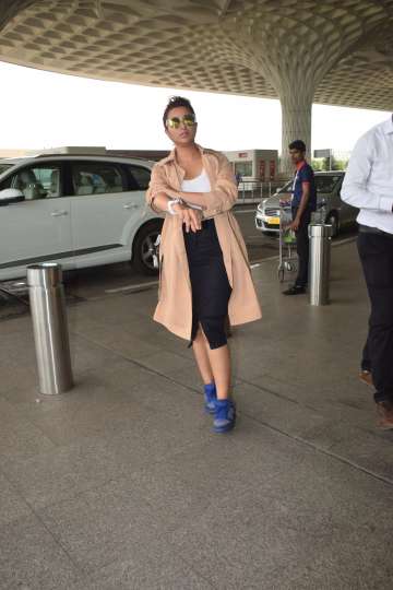 Ranbir Kapoor gets clicked in a casual look at the airport. Pics