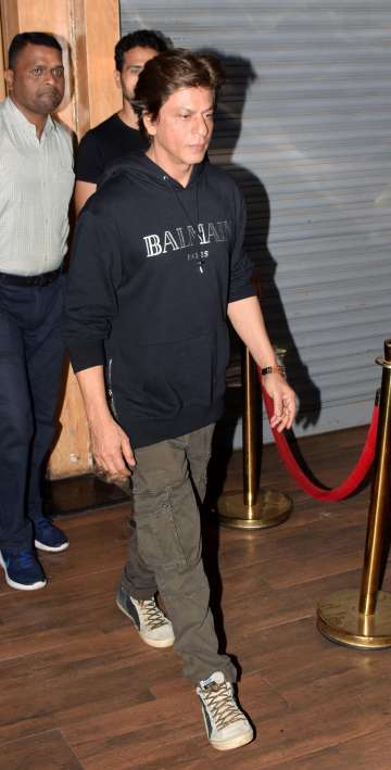 Shah Rukh Khan's inexpensive looking casuals (jeans, tshirt, sneakers)  actually costs more than a round trip to Dubai - Bollywood Presents