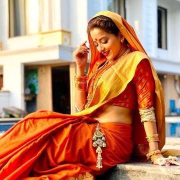 Pin by Merin Alice George on 6yardsofelegance#Saree love | Stylish sarees,  Photo pose style, Bengali saree