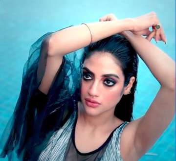 Nusrat Jahan Xxx - Pregnant Nusrat Jahan sets internet ablaze as she takes a dip in the  swimming pool for new photoshoot