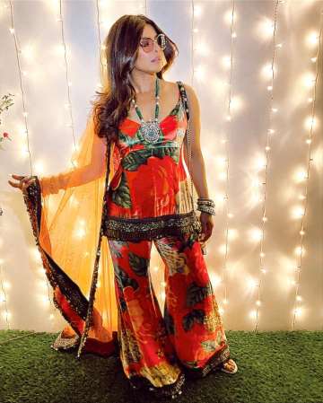 Priyanka Chopra's retro queen look in Sabyasachi suit for Lilly Singh's  Diwali bash stuns Nick Jonas | Fashion Trends - Hindustan Times