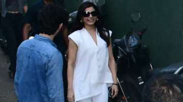 Samantha Ruth Prabhu gets snapped in all-white at the airport. See pics