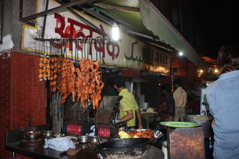 8 ultimate destinations for food lovers in Delhi