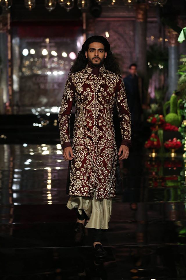 Manish malhotra hot sale sherwani collection