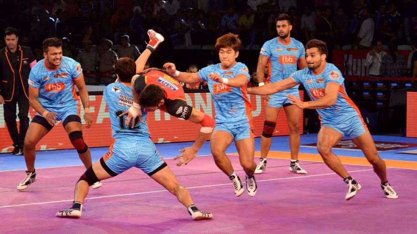 Patna Pirates in green jersey celebrate after winning the match against the  Bengal Warriors to qualify for the finals of Vivo Pro Kabaddi league in  Chennai, India, Thursday, Oct.26, 2017. (AP Photo