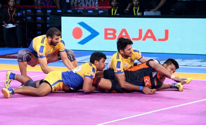 Patna Pirates in green jersey celebrate after winning the match against the  Bengal Warriors to qualify for the finals of Vivo Pro Kabaddi league in  Chennai, India, Thursday, Oct.26, 2017. (AP Photo