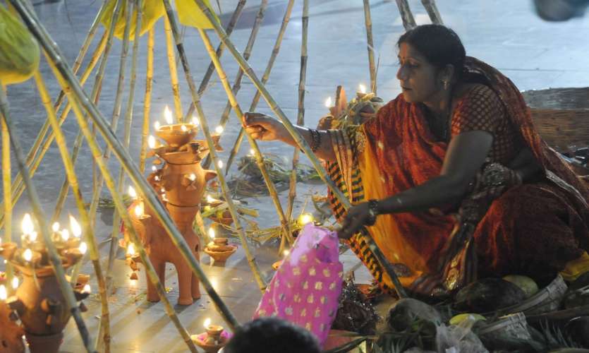 Chhath Puja 2017 Devotees Offer Arghya To Rising Sun 2921