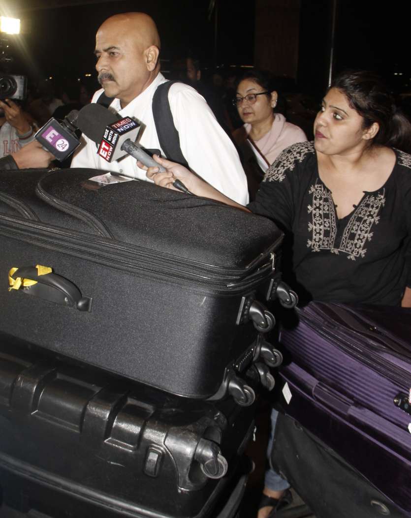 Airport fashion: Anushka Sharma flying high - Entertainment