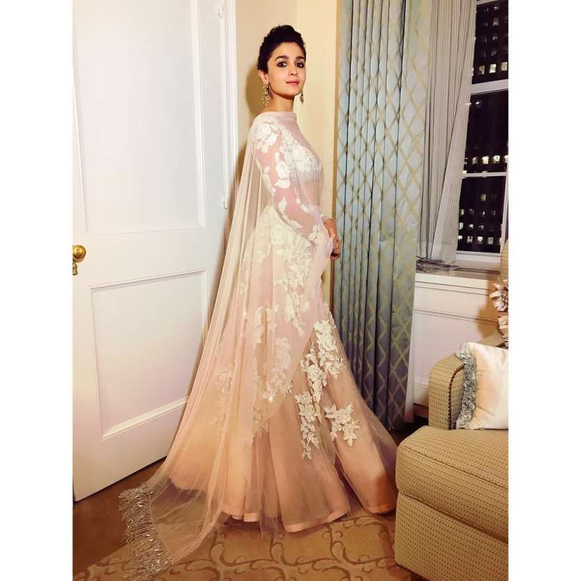 AliA Bhatt | Dress indian style, Indian designer outfits, Casual indian  fashion
