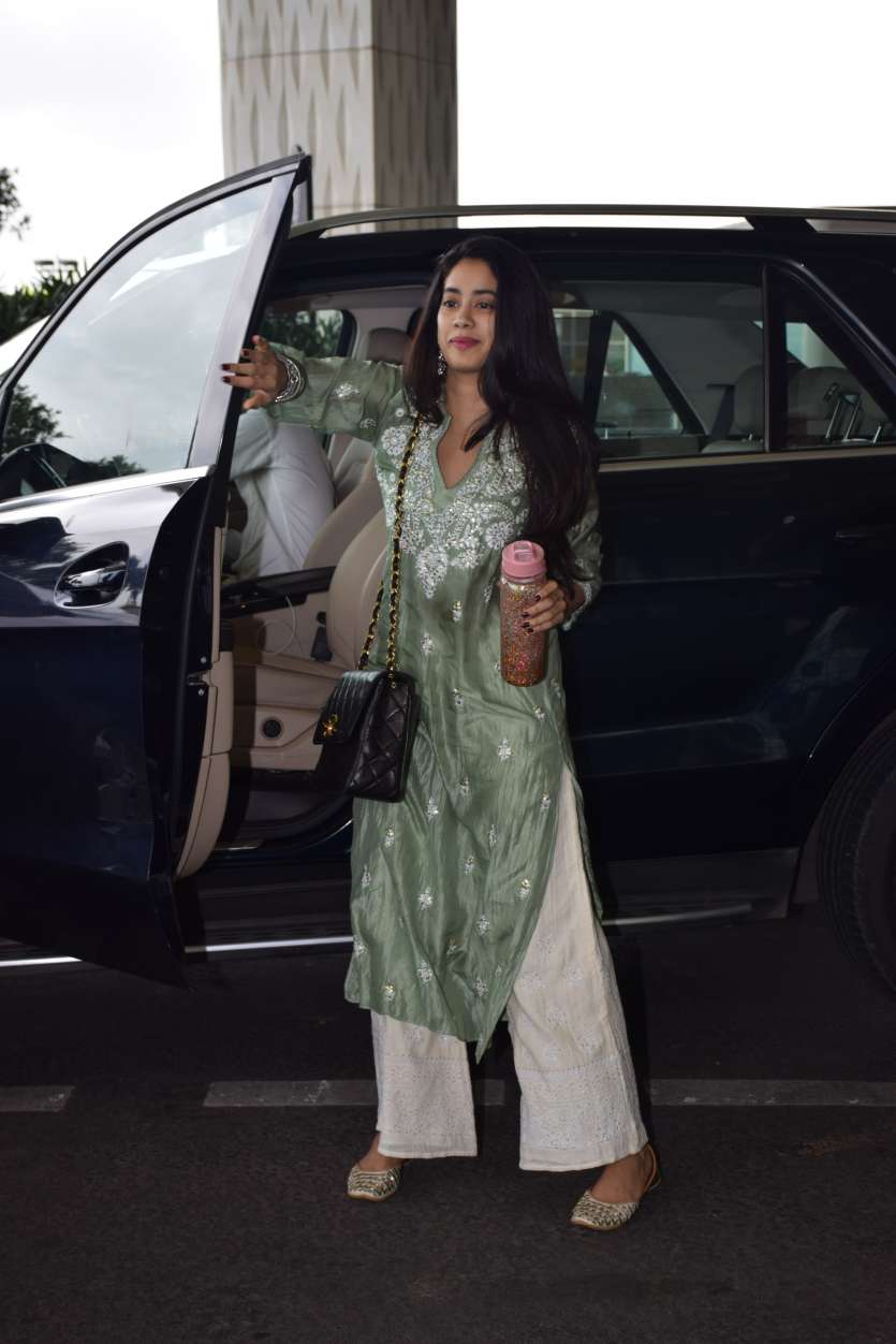 Janhvi Kapoor looks pretty in Indian avatar as she flies off to Lucknow for  Dhadak promotions see pics