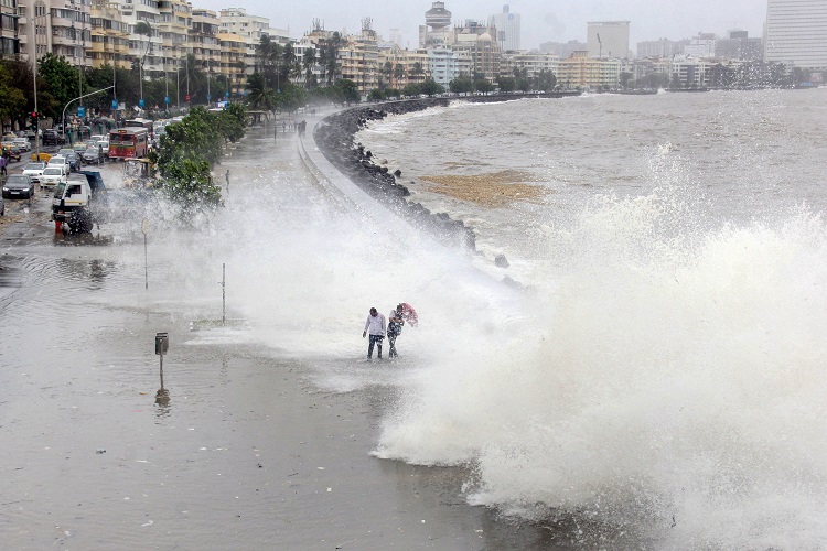 Mumbai Rains: High Tide Spills Nearly 361 Tonnes Of Garbage Along ...