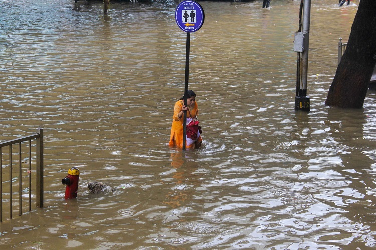 Mumbai rains pictures local train services affected schools closed due ...